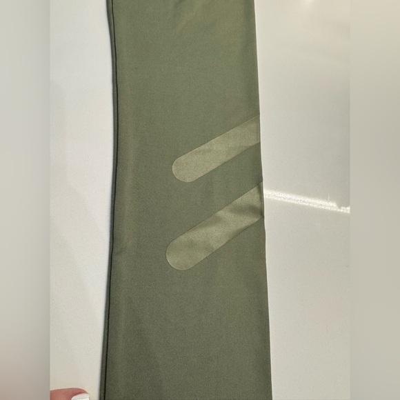 Green workout athleisure leggings lightweight size medium New - Picture 10 of 10